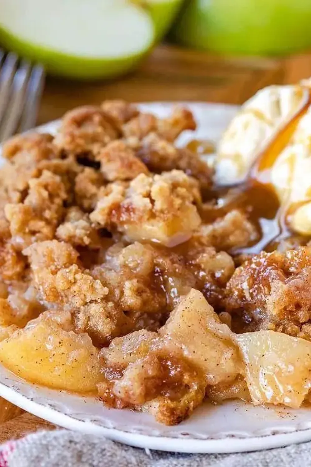 Warm Low Calorie Apple Crumble for a Cozy Dessert
